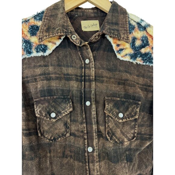 Size‎ M NEW The Nu Vintage Plaid Animal Print Faux-Fur Pearl Snap Top Shirt - Picture 4 of 9